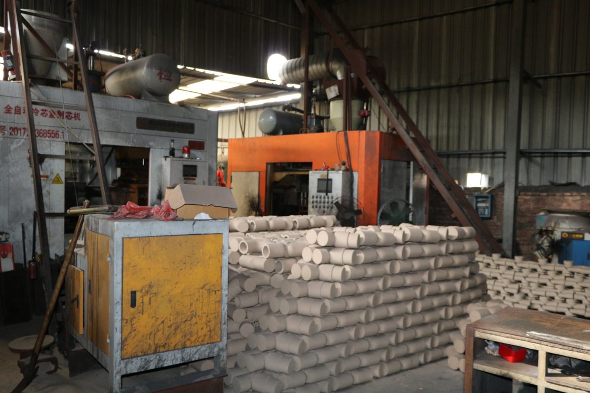 Figure 4: CNC vertical lathe machining seat ring sealing surfaces to achieve EN 12266-1 Rate A zero leakage.
