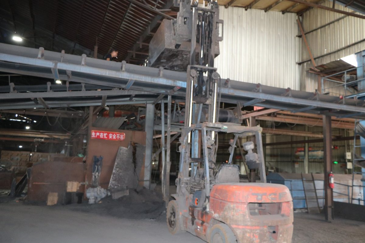 Figure 2: Precision CNC gantry machining line for DN300-DN600 ductile iron valve bodies prior to epoxy coating.